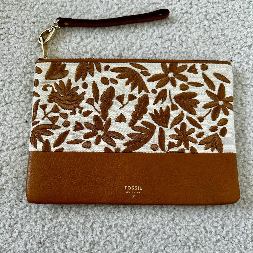 Fossil Tan & Cream Floral Embroidered Canvas Leather Wristlet